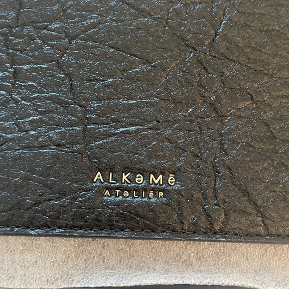 NEW Earth Pebbled Vegan Leather Black Crossbody Handbag w/ Duster - Picture 4 of 16